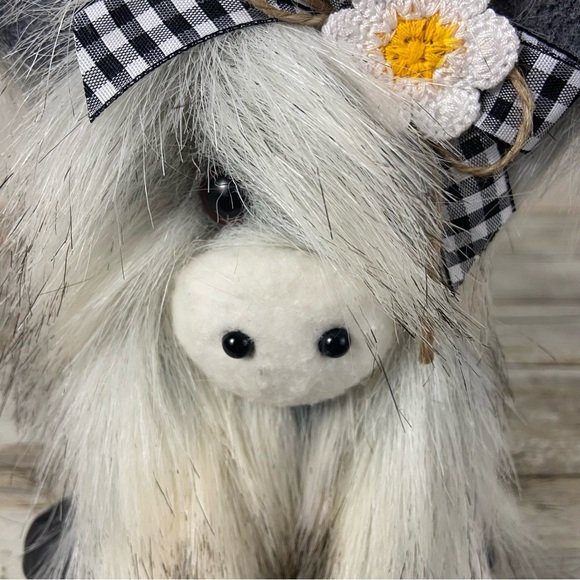 Highland Cow Coo Gnome White Multicolor Faux Fur Handmade Gingham Bow Flower - Picture 10 of 11